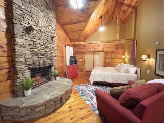 Honeymoon Hideaway - Gatlinburg - 6