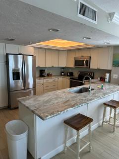 Sea Oats 401 - Beautiful 2 Bed 2 Bath Ocean Front Corner Unit - Prime Location! - St Pete Beach - 7