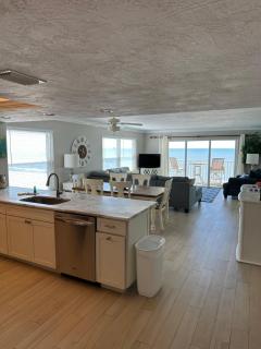 Sea Oats 401 - Beautiful 2 Bed 2 Bath Ocean Front Corner Unit - Prime Location! - St Pete Beach - 2