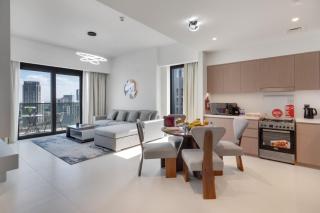 Luxurious 2BDR Apartment with Burj Khalifa Views - 9