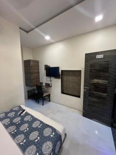 HOTEL New Shahi Palace INN T-2 - Mumbai - 4