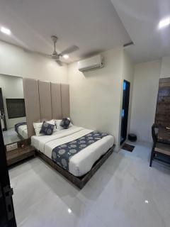 HOTEL New Shahi Palace INN T-2 - Mumbai - 0