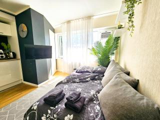 Cofy Rentals - centrally located, quiet district, air-conditioning, free parking, 24-7 express check-in-out, close to sea and everything you need for living! - 3