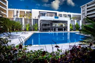 The Expert in Ocean Blue Near Airport - No Pool Access - 9