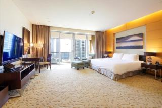 Partial Burjkhalifa View from Balcony in Dubai Mall-Studio King Bed - 0