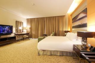 Partial Burjkhalifa View from Balcony in Dubai Mall-Studio King Bed - 8