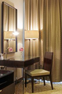 Partial Burjkhalifa View from Balcony in Dubai Mall-Studio King Bed - 6