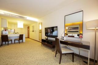 Partial Burjkhalifa View from Balcony in Dubai Mall-Studio King Bed - 5