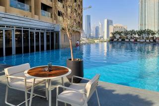 Partial Burjkhalifa View from Balcony in Dubai Mall-Studio King Bed - 2