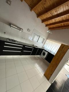 Casa ubicada en Monte hermoso, cómoda y con buena ubicación, entrada de autos, parrilla y más - Monte Hermoso - 8