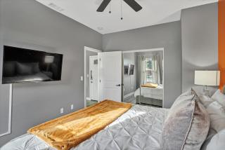 2-bedrooms-2-balconies-walk-2-everything-wd - San Diego - 2