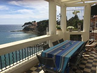 Villa Les Algues, les pieds dans l'eau sur la plage de Rènecros - Bandol - 1