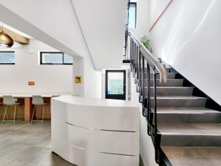 Castle Hotel - City Center Guesthouse - 9