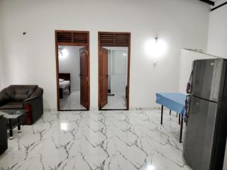 Cozy & Convenient Apartment - 2