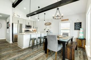 Close to All Things Beachy Ocean View - Galveston - 9