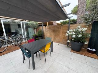 Le Cap d'Agde, Beija Flor, très proche village naturiste, 2 mn à pied, un coin de détente dans la pinède, WIFI GRATUIT - 9