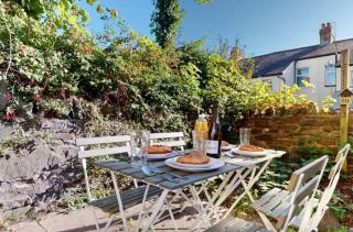 Cardiff City Two Bedroom Home - Cardiff - 1