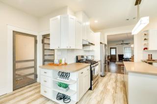 Grand Galvez Getaway - Iconic View, Quick Walk to BEACH! - 3