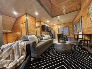 Smoky Mtn Cabin New Deck Bunks Hot Tub Game Room - 1