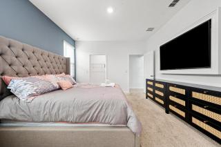 Spacious 6 bed 6 bath Sleeps 16 Heated Pool Jacuzzi 12 miles from Disney - 4