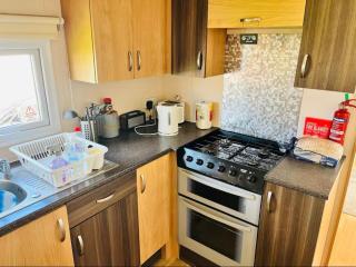 4 Bedroom Holiday Home in Seasalter Whitstable - 2
