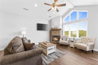 Spacious! Pools, Hot Tub, Free Attraction Tickets!! - 0