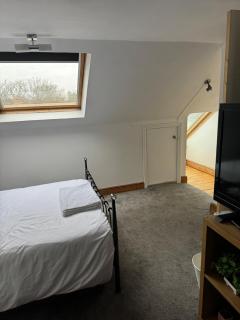 Decent Private Floor In Suburban Area - Thornton Heath - 5