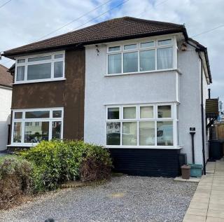 Spacious home for travelers - Chessington - 1