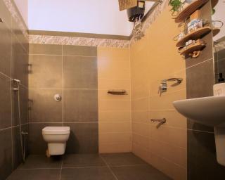 Lakefront 2BHK villa I Cozy A-frame balcony deck & BBQ grill - Kollam - 1
