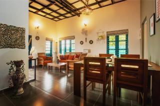 Lakefront 2BHK villa I Cozy A-frame balcony deck & BBQ grill - Kollam - 3