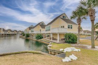 Destin Waterfront Home in Resort Walk to Beach! - Destin - 0