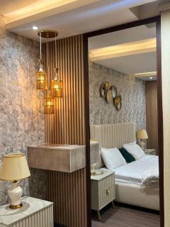 Luxury 1-Bed Apartment with Balcony in Gold Crest DHA - Lahore - 1