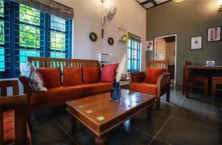 Lakefront 2BHK villa I Cozy A-frame balcony deck & BBQ grill - Kollam - 7