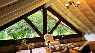 CHALÉ HORTÊNSIA chalé no CAMPO com roupas de cama e banho, internet de alta velocidade, cozinha equipada, estacionamento privativo, decks, jardins e lareiras - 9