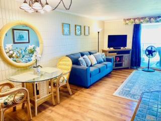 Aloha Beach Retreat, Ocean Front With AC - Hauula - 3
