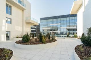 Caffe Luxury king bed Entire Apartment, underground Parking near Promenada Bussiness Center - 7