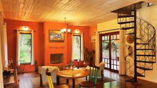 CHALÉ HORTÊNSIA chalé no CAMPO com roupas de cama e banho, internet de alta velocidade, cozinha equipada, estacionamento privativo, decks, jardins e lareiras - 6