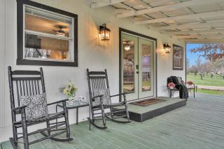 Charming Cottage on 7 acres with Pond - Montgomery - 9