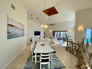 Oceanfront Paradise, Heated Pool, 2 Master Suites - 7