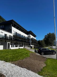 Voss Apartment in Oppheim Resort, pool and view - 2