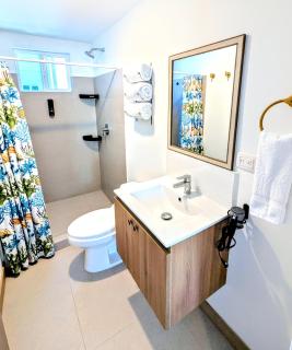 Jaco's Coastal Paradise Brand-New Retreat, AC, Pool View, Amazing Amenities - Jacó - 2
