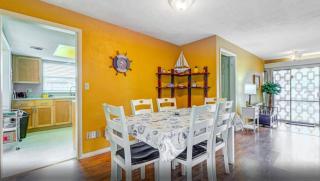 Ormond Beach House, Heated Pool and Hot tub, 2 Min Walk to Natural Beach - Ormond Beach - 1