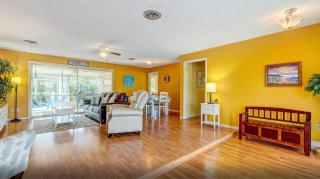 Ormond Beach House, Heated Pool and Hot tub, 2 Min Walk to Natural Beach - Ormond Beach - 6