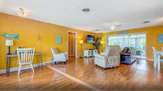 Ormond Beach House, Heated Pool and Hot tub, 2 Min Walk to Natural Beach - Ormond Beach - 4