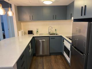 Spacious One-Bedroom or Studio with Balcony - Sydney - 2