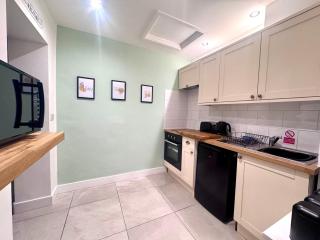 Little Knapp Cottage, East of Church Road, Chichester, West Sussex PO19 7YH - 4