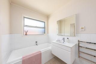 Spacious and Tranquil 4 Bed House Near UC - Christchurch - 3