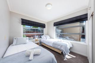 Spacious and Tranquil 4 Bed House Near UC - Christchurch - 2