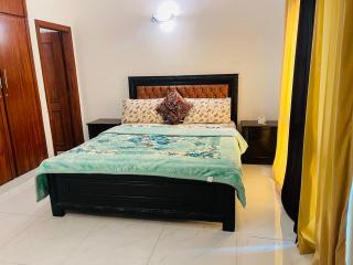 F-10 luxury park towers studio apartment 1 bed dd tvl kitchen fully furnished daily weekly monthly basis - 4