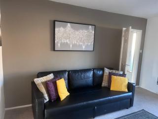 Delightful-Ipswich Suffolk-4 Bed-SelfCatering-Contractor-Parking-Wifi - Copdock - 3